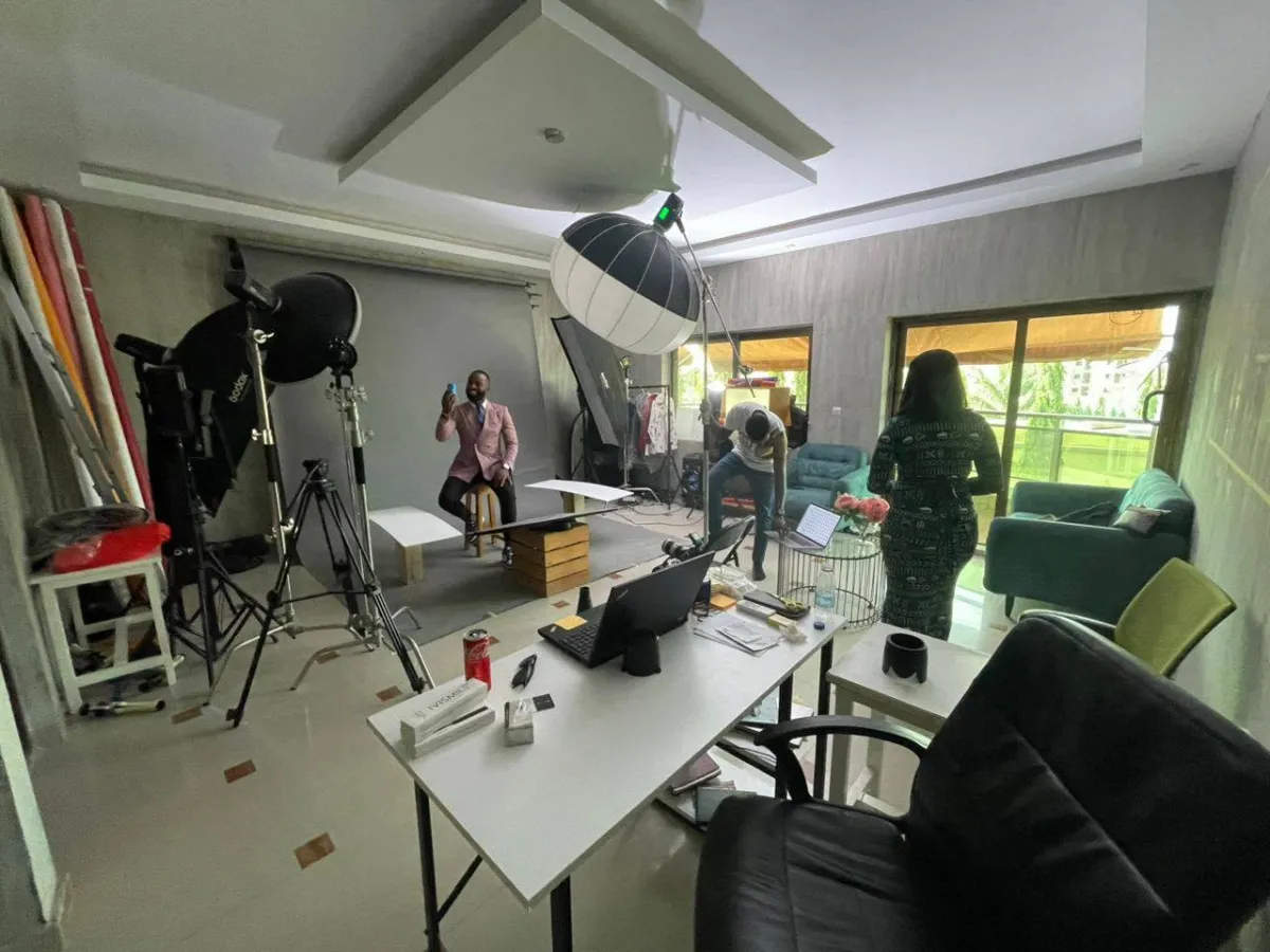 AGENCE ETOILE AFRIQUE RECRUTE ASSISTANT PHOTOGRAPHE / ASSISTANTE STAGIAIRE