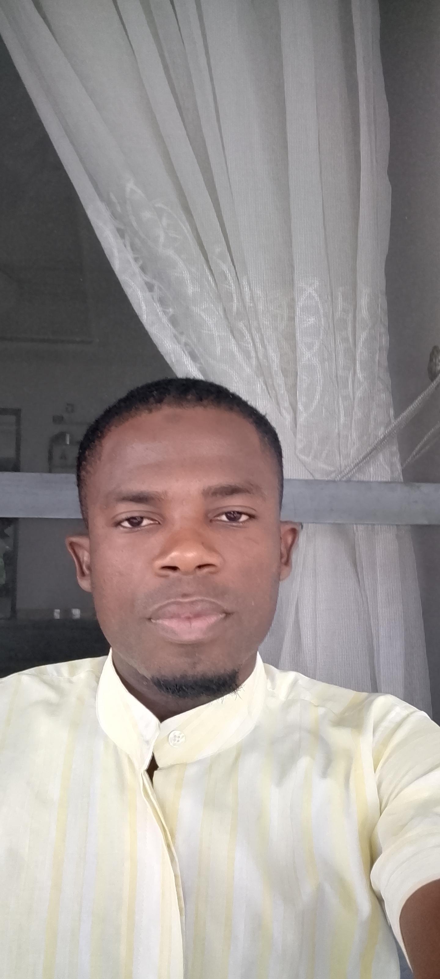 Profil candidat FIENDIN Kouassi Aziz - Charge ( RH), gestionnaire , rayonniste ou concierge.